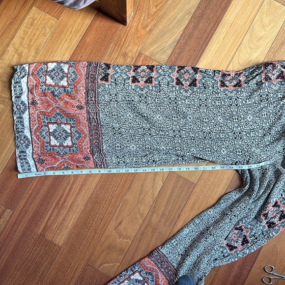 Angie Flowy Wide-Legged Pants, tie belt, size Large - Picture 10 of 16